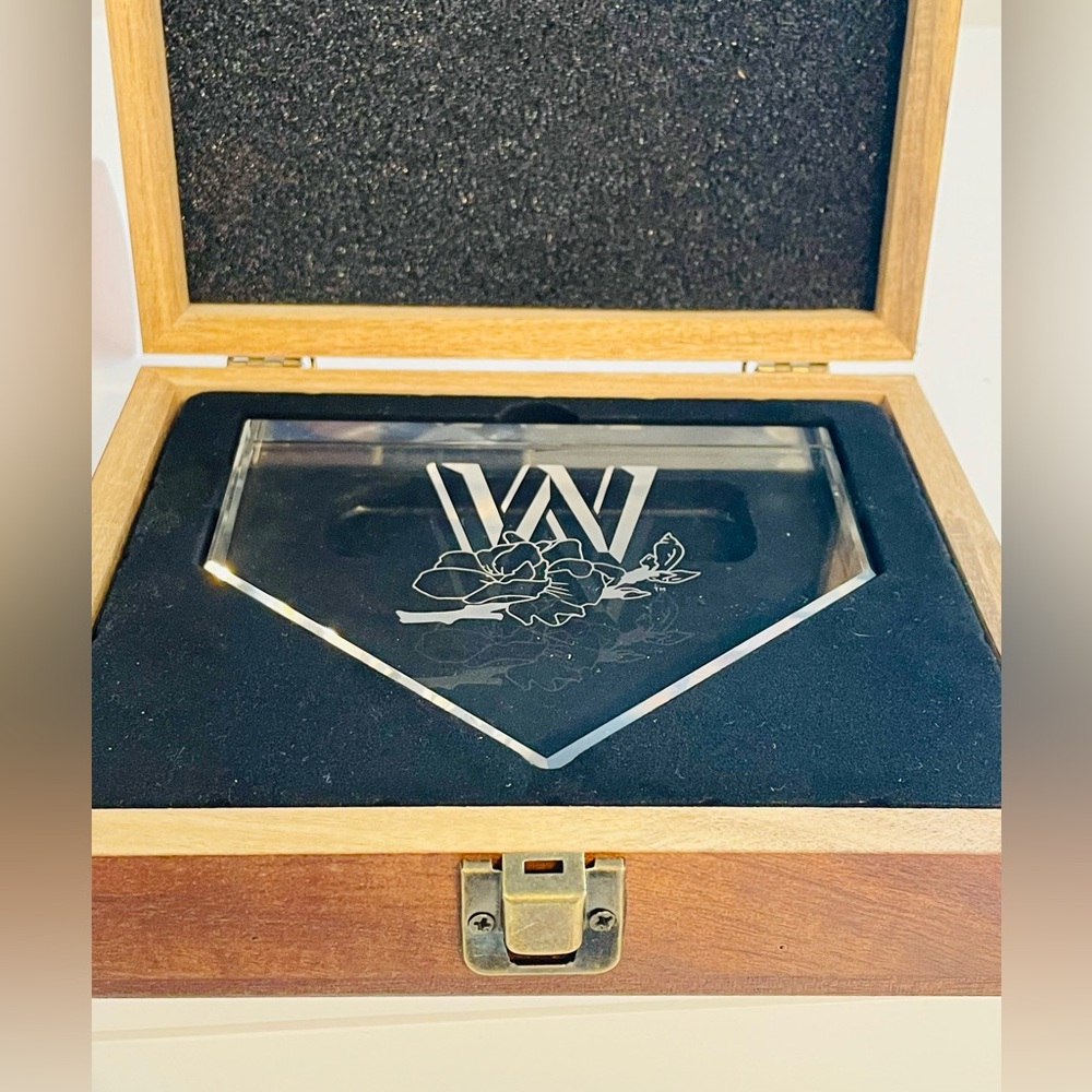 NWOT Washington Nationals Crystal/Glass Paper Weight Desk Decor